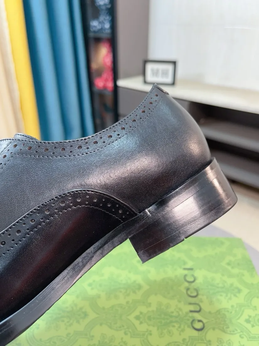 Factory price 500🌹🌹 [GUCCI Gucci] A new style of formal men's leather shoes is coming~ The original quality upper is made of cowhide imported from Italy + soft and delicate leather, comfortable and soft first-layer cowhide lining, rubber wear-resistant outsole, the shoe shape is dignified and domineering, and the luxury charm cannot be concealed! The natural and free nouveau riche leads the trend. Code number: 38-44